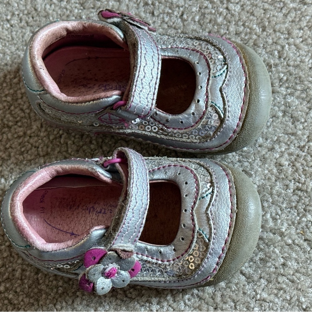 Silver Stride Rite Shoe size 3.5 Adeline 425 Mary Jane Sneaker - Picture 3 of 6